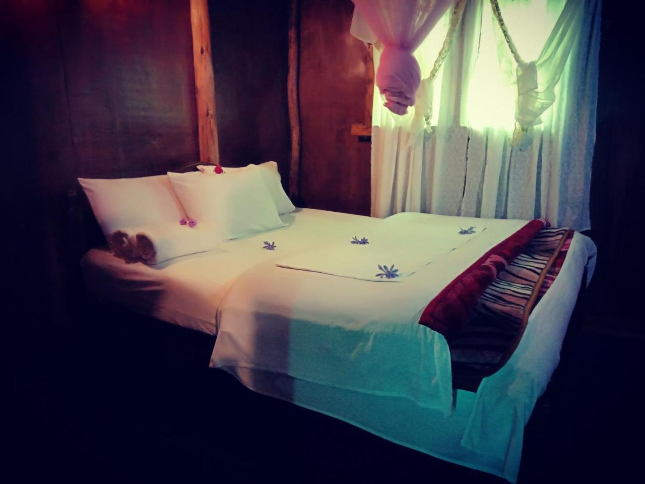 Moon Plains Forest Log Chalet Nuwara Eliya